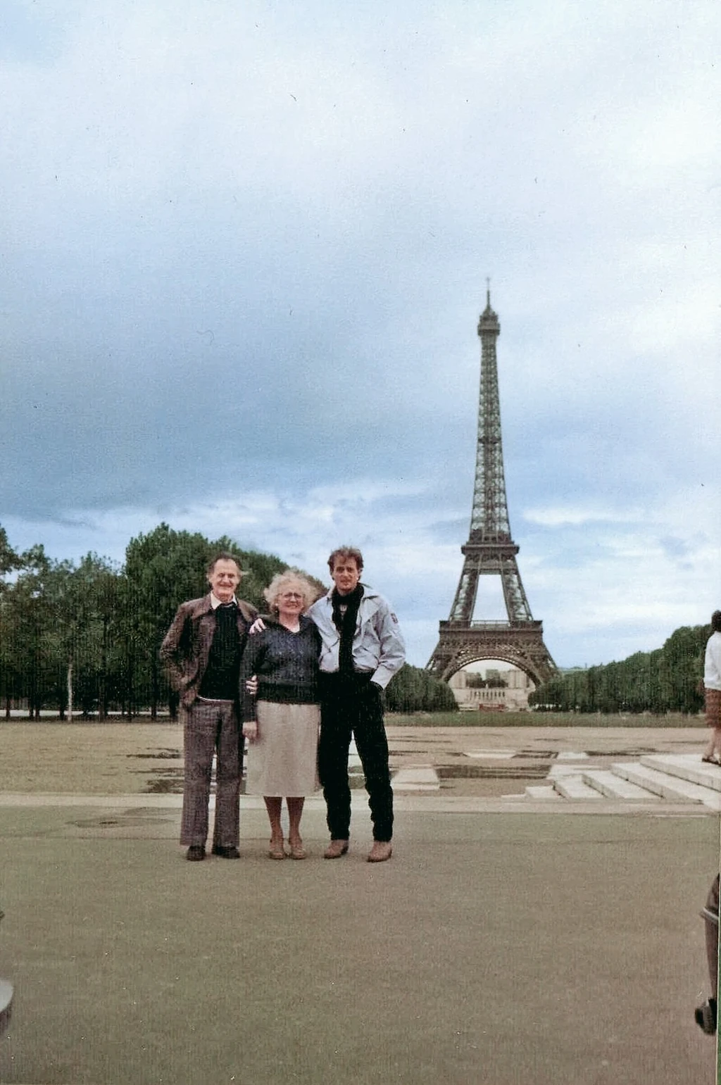 Szüleivel Párizsban 1984-ben