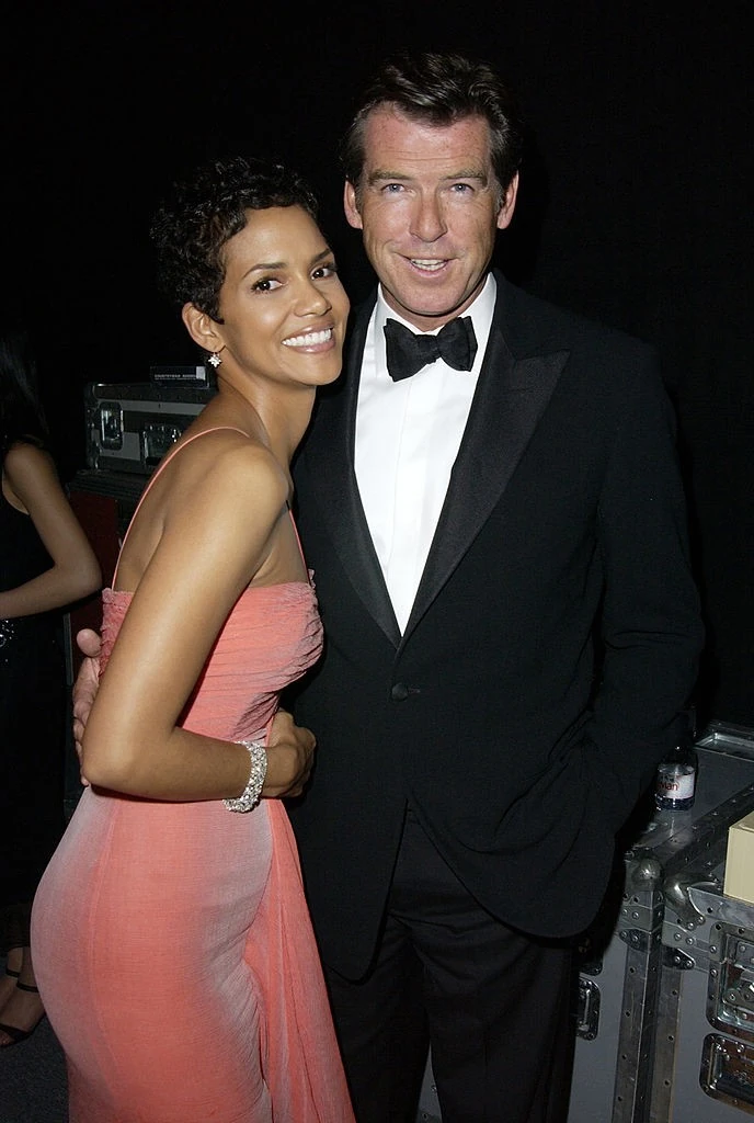 Halle Berry örök életére hálás lehet Pierce Brosnannek 