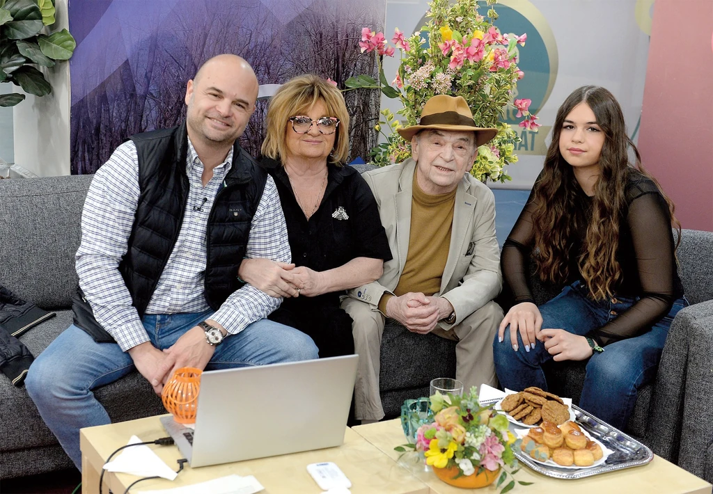 Édesapjával és nagyszüleivel (Fotó: Nagy Zoltán/fotocentral.hu)