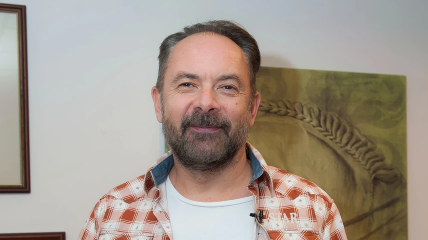 Zsidró Tamás nyáron a vitorlásával a Balaton habjait szeli