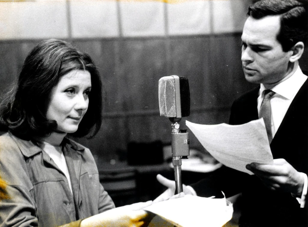 Ruttkai Éva és Latinovits Zoltán Günther Eich A viterbói lányok című rádiójátékának felvételén a Magyar Rádióban 1965-ben (Fotó: Fortepan/Szalay Zoltán)