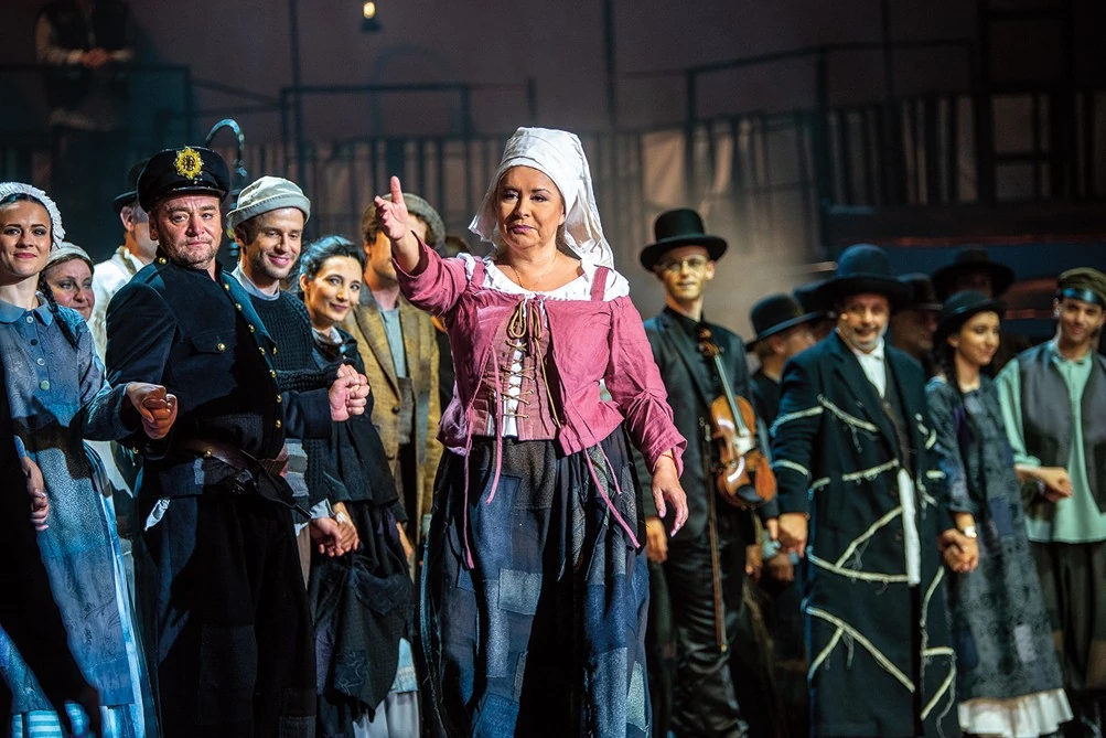 A Hegedűs a háztetőn című musicalben (Fotó: Smagpictures)