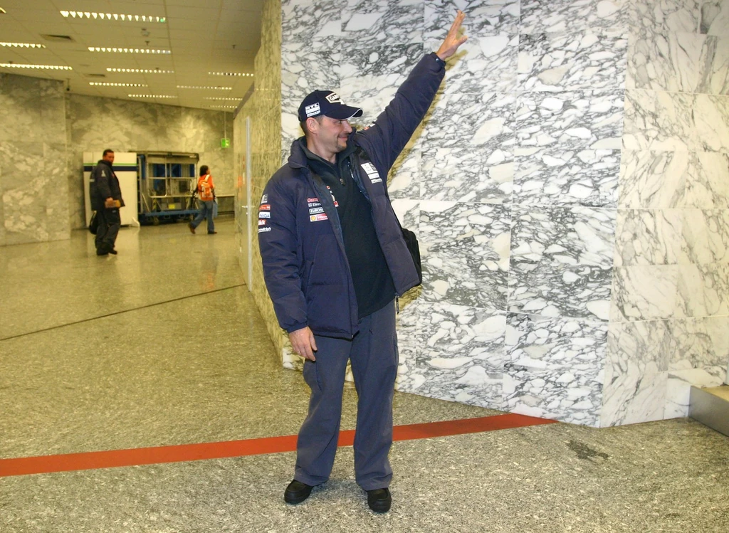 Palik Lászlót a Ferihegyi Repülőtéren, amikor 2005-ben a Párizs–Dakar-ralira indul (Fotó: Németh Gabriella/fotocentral.hu)