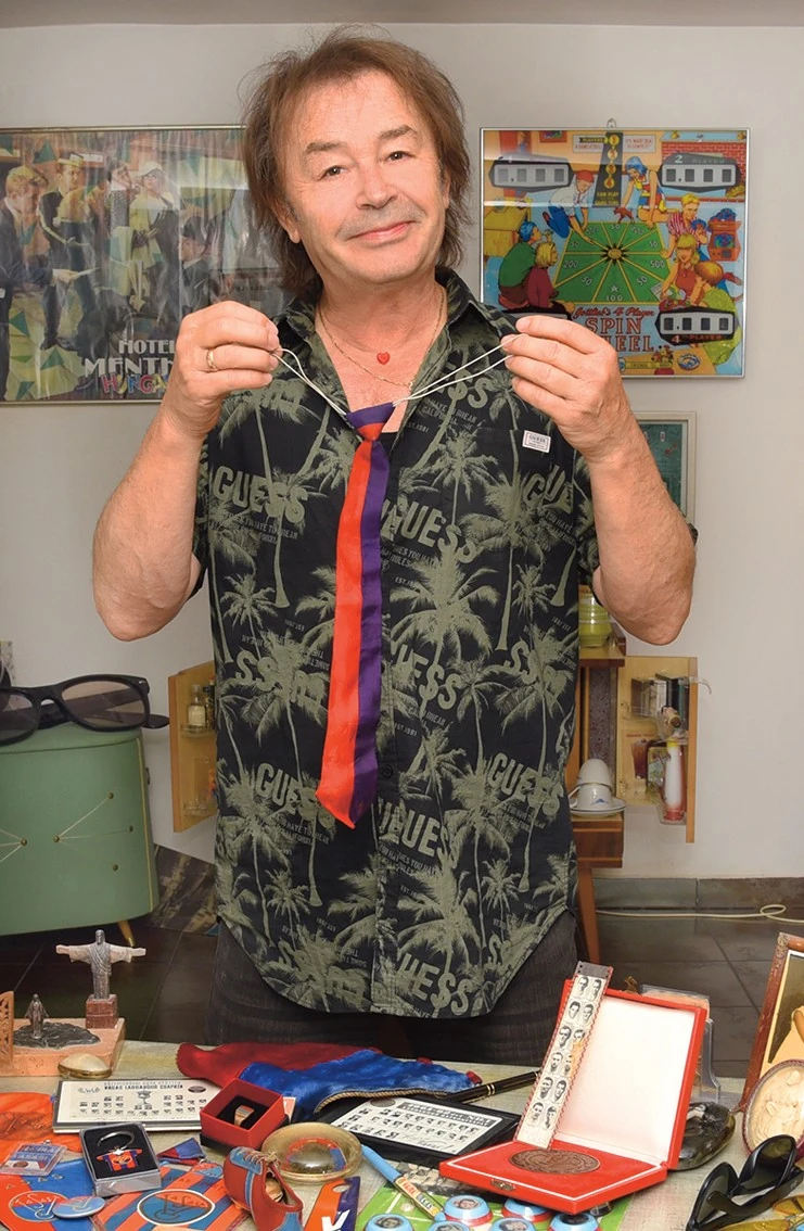 „A kedvencem az a piros-kék Vasas-nyakkendő, amit még az édesapámtól kaptam” (Fotó: Olajos Piroska/fotocentral.hu)