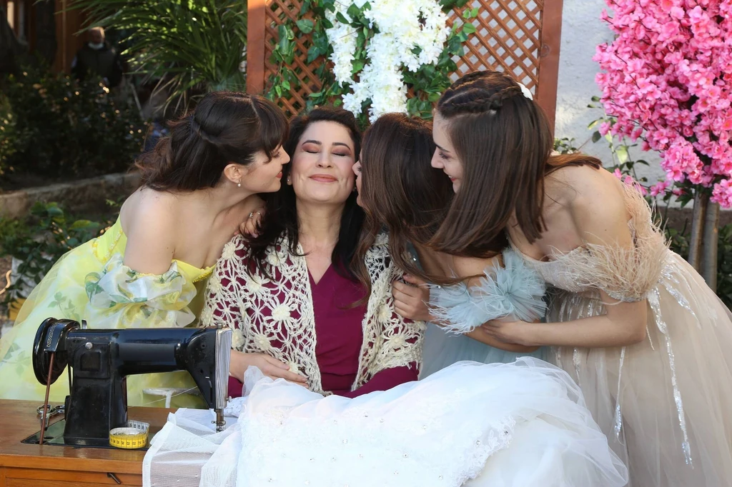 A színésznőért a sorozatbeli lányai a kamerán kívül is odavannak (Fotó: Archív)