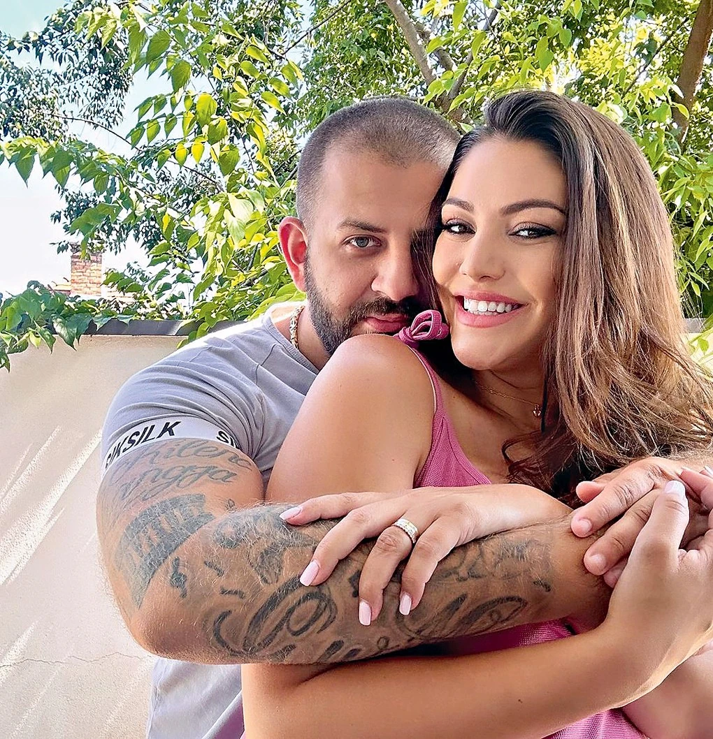 Jön, megy, intézkedik, egy percre sem dől hátra (Fotó: Archív)