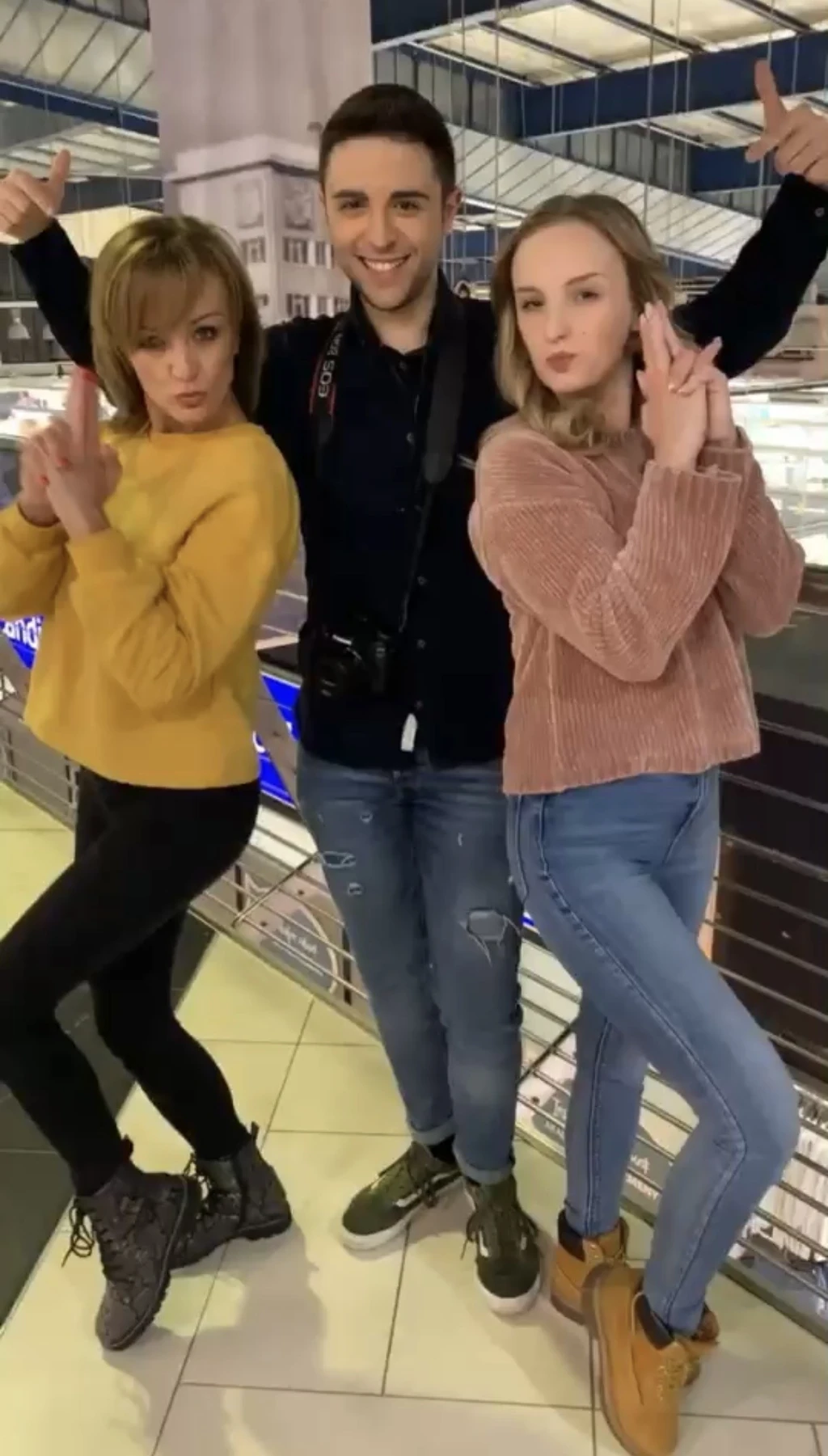 Szandi és lánya, Blanka Luigivel bolondoznak