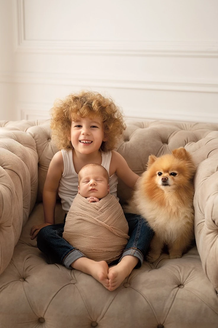 Már most látszik, Edvárd megszerette az öccsét (Fotó: Zsike Photo – Fehér-Tarcsi Erzsébet)