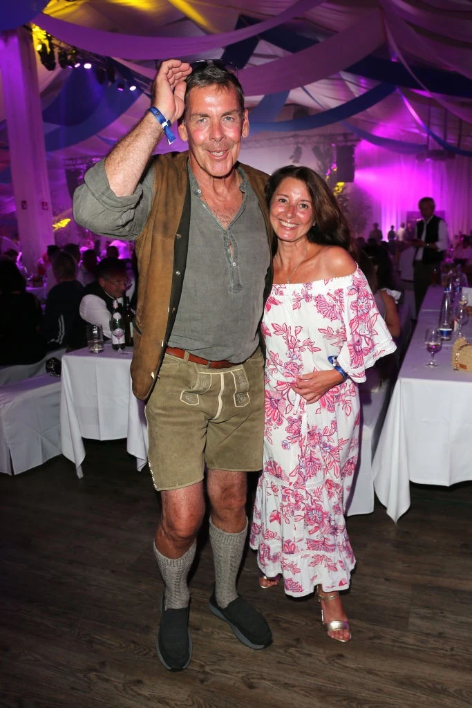 Három éve titokban sorozatban voltak egy pár vette el 18 évvel fiatalabb szerelmét