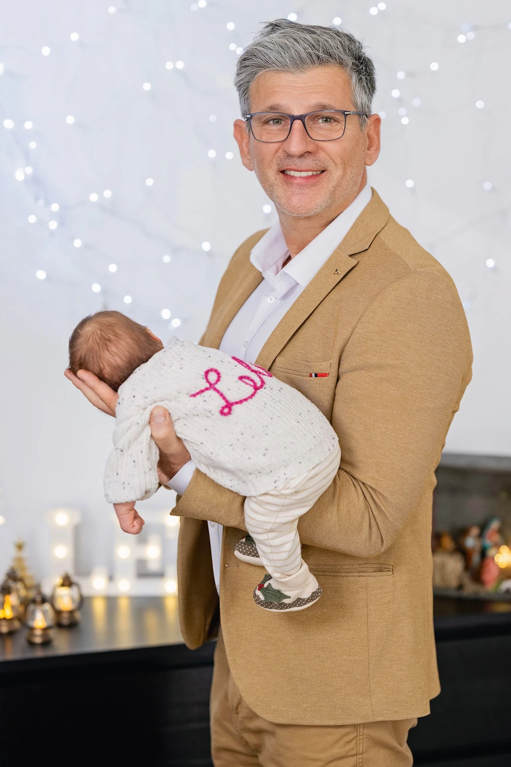 „Egészen elképesztő élmény 56 évesen újra átélni az apai örömöket”