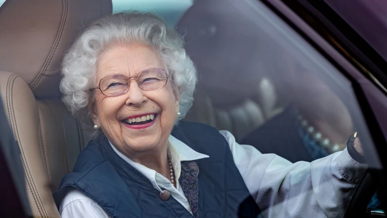 100 éves lenne II. Erzsébet királynő – Szülőházában ma kínai étterem működik