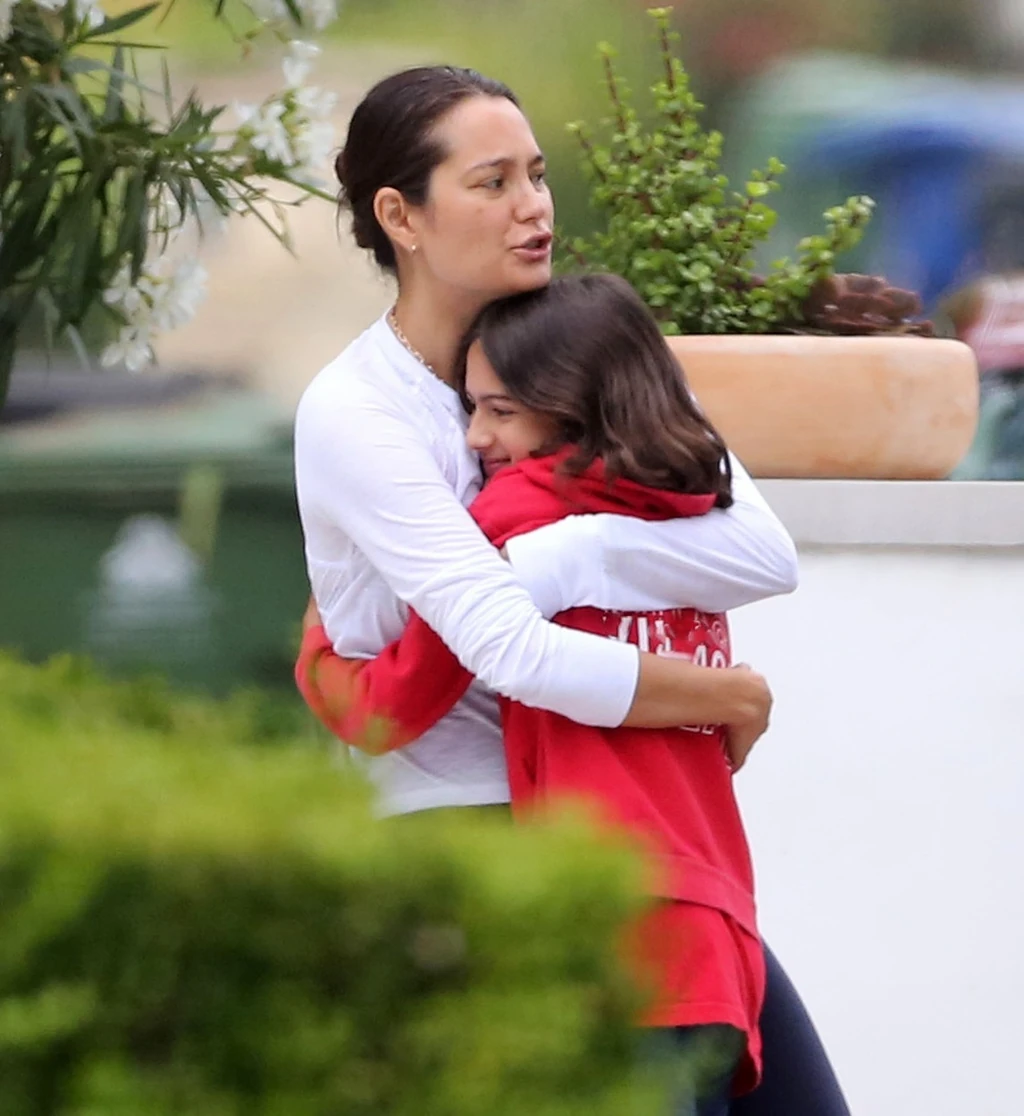 Emma mindent megtesz, hogy a lányainak is támasza legyen (Fotó: Profimedia)