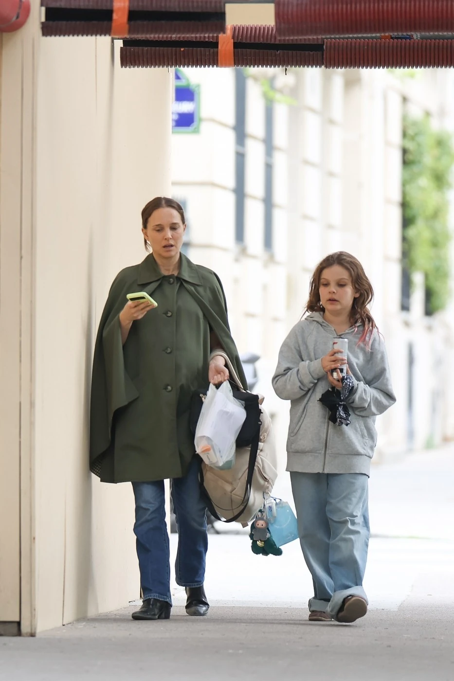 Natalie és a lánya, Amalia a minap Párizsban (Fotó: Profimedia)