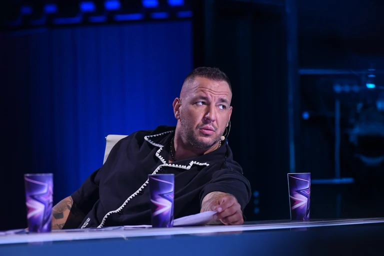 Vádat emeltek Curtis ellen