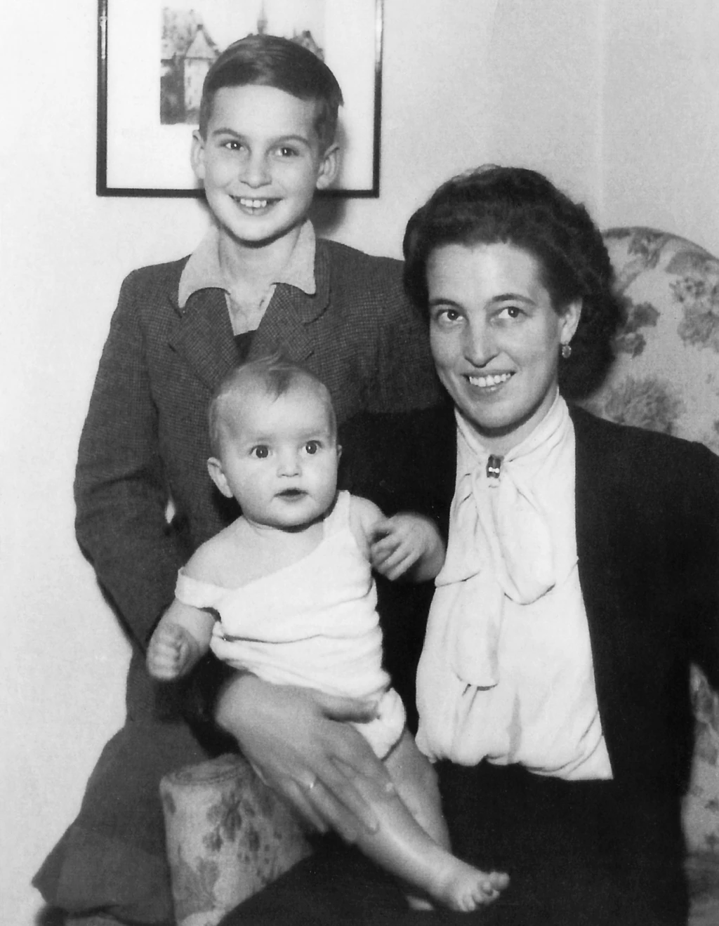 Anyukája és két testvére (Fotó: Nők Lapja Archívum/fotocentral.hu)