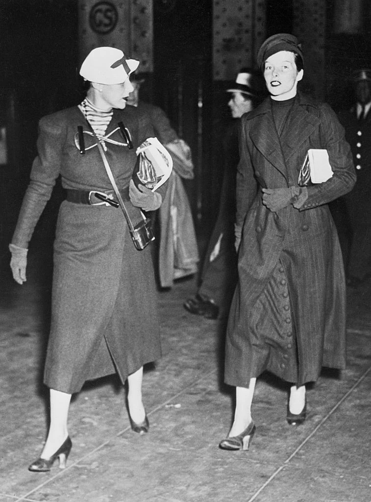 Laurával 1934-ben. Jó barátnőjeként és a titkárnőjeként hivatkozott rá