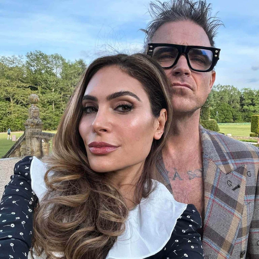 Robbie Williams felesége, Ayda Field jól kezeli a popsztár furcsaságait: már 20 éve együtt vannak! 