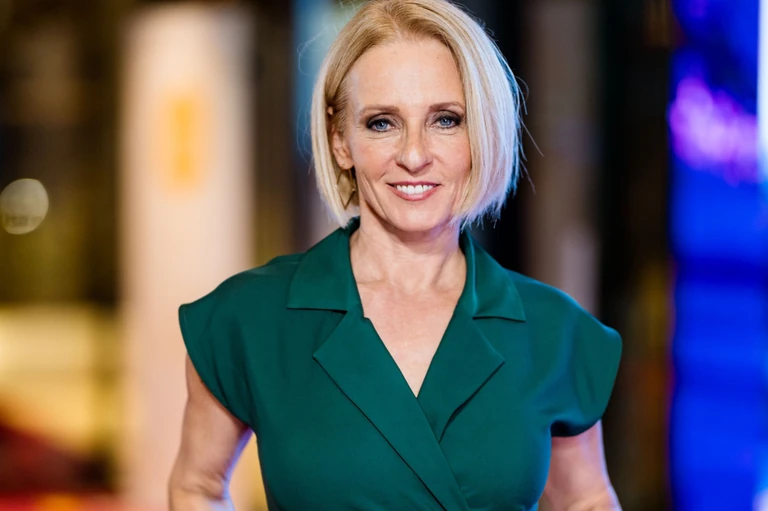 Hírt adott magáról Marsi Anikó: idős hölggyel tölti a pihenését