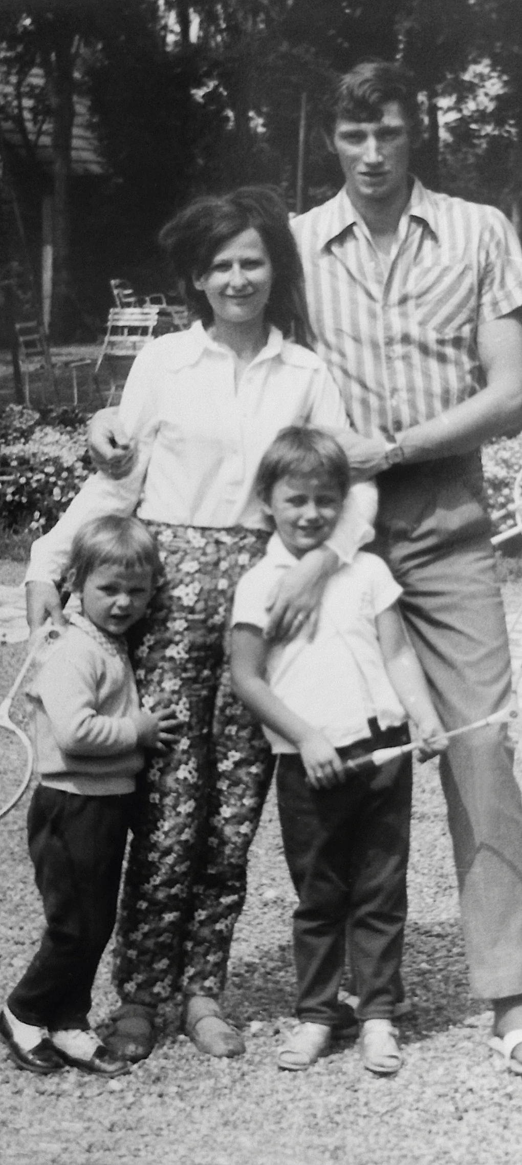 Szüleivel és öccsével (Fotó: Archív)