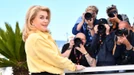 Friss fotón a 82 éves Catherine Deneuve: mindenkinek leesett az álla a francia színésznőtől