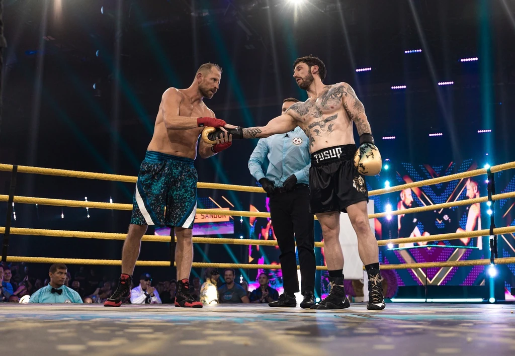 Az a bizonyos kézfogás (Fotó: RTL)