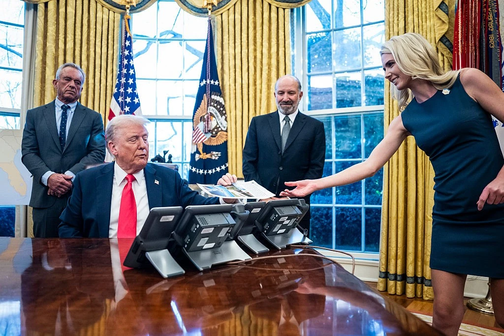 Az amerikai elnök és állandó lelkes segítője: vajon elül a szóbeszéd?