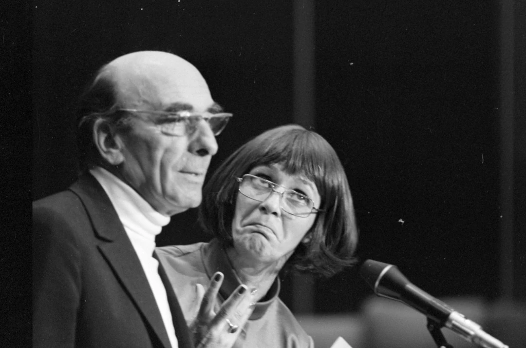 Major Tamás és Psota Irén mint Jenő és Lujza az 1973-as szilveszteri rádiókabaré felvételén (Fotó: Fortepan/Szalay Zoltán)