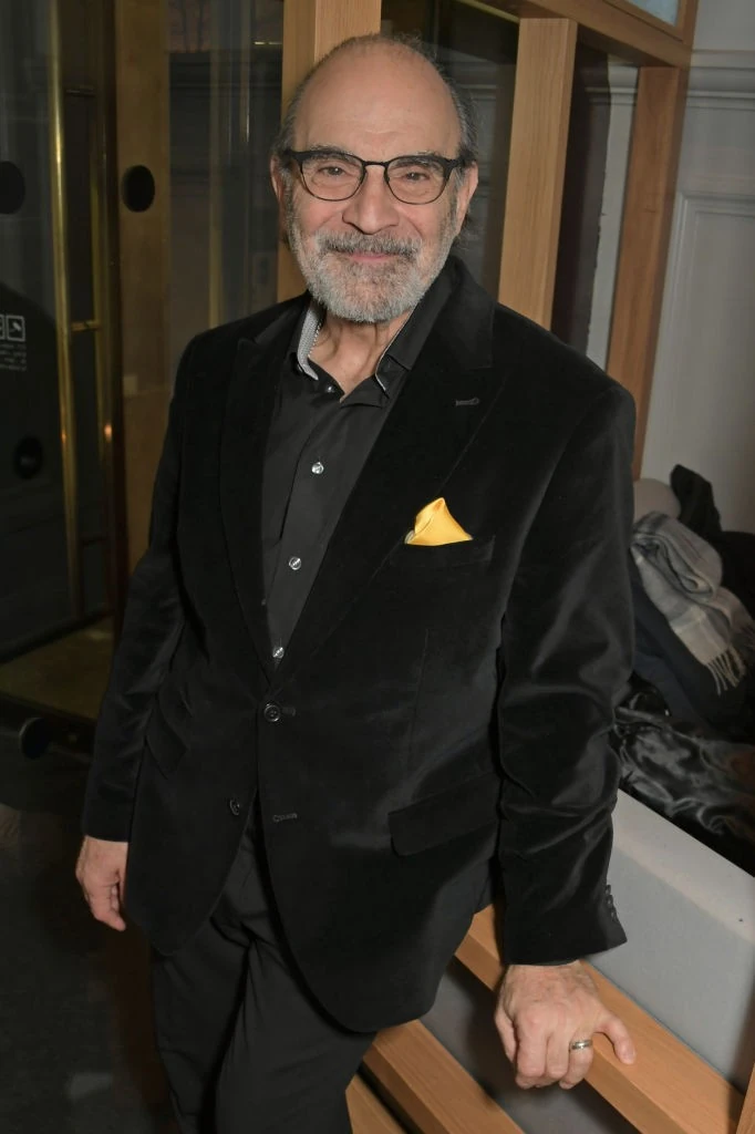 Ha nem is piperkőc, David Suchet a való életben is ad a külsejére
