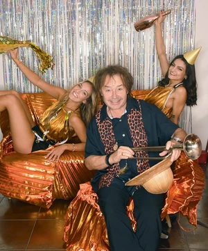 Szikora Róbert és a Gidák b-j: Gina és Flóra