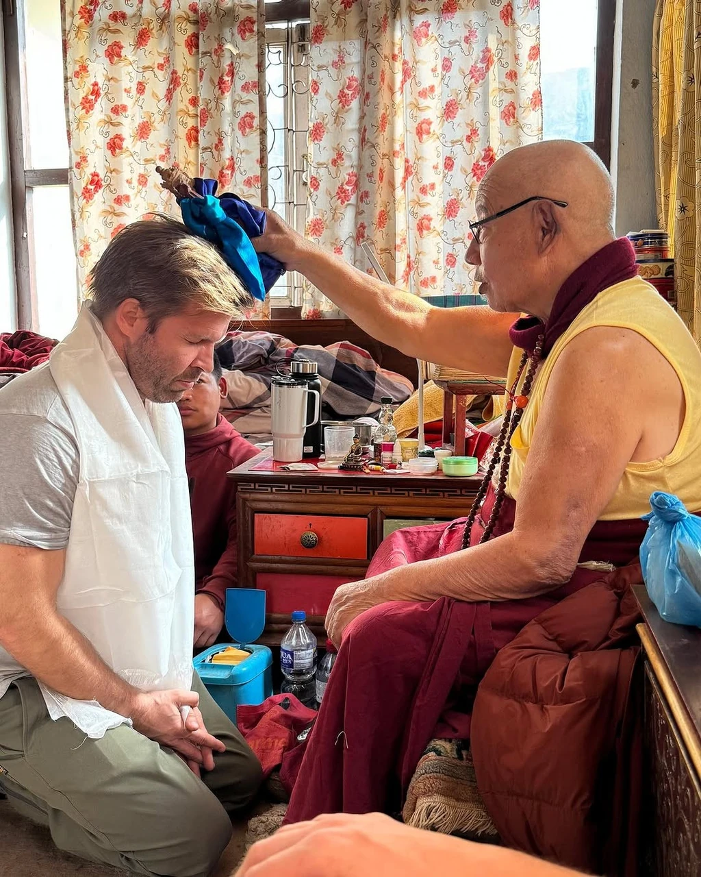 Nepálban egy mester is megáldotta