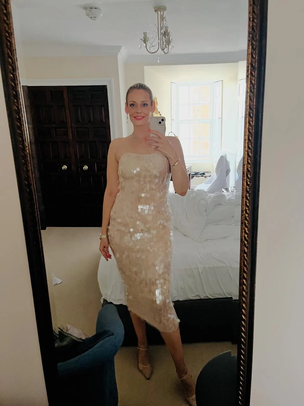 Ma már örömmel visel testhez simuló ruhákat