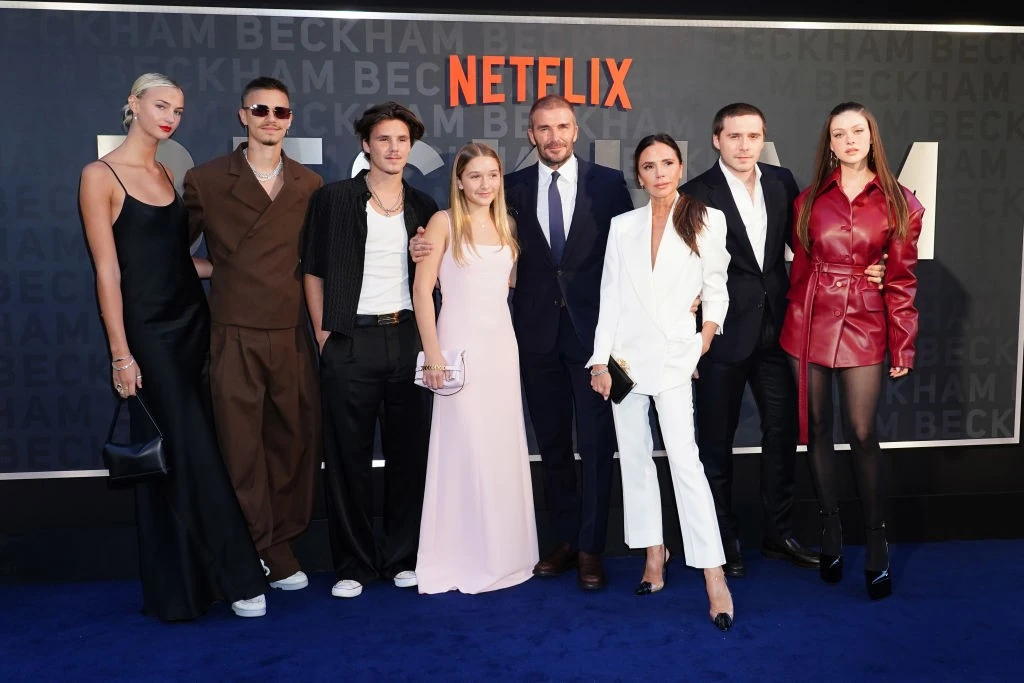 Amikor még teljes volt a család: Brooklyn és Nicola jobbra, Victoria mellett (Fotó: Getty Images)