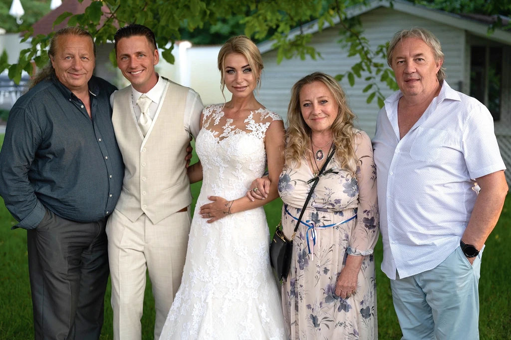 Édesapja testvéreivel, Árpyval, Mariettával és Tihamérral