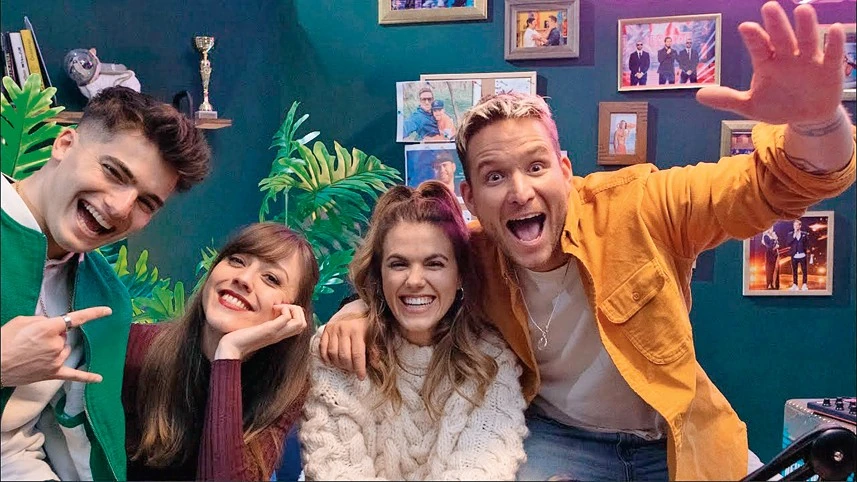 Visszatérő vendég az IstenEstben – a képen Marics Petivel és Csobot Adéllal (Fotó: Archív)