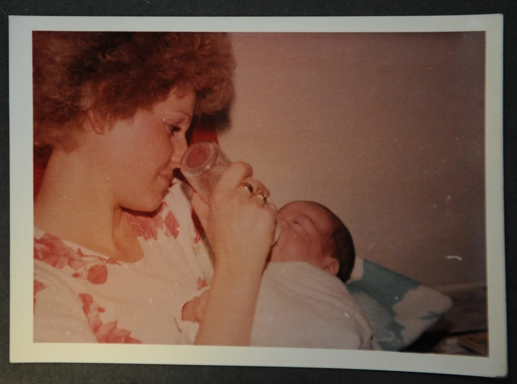 Az énekesnő újszülött kisfiával (Fotó: Archív)