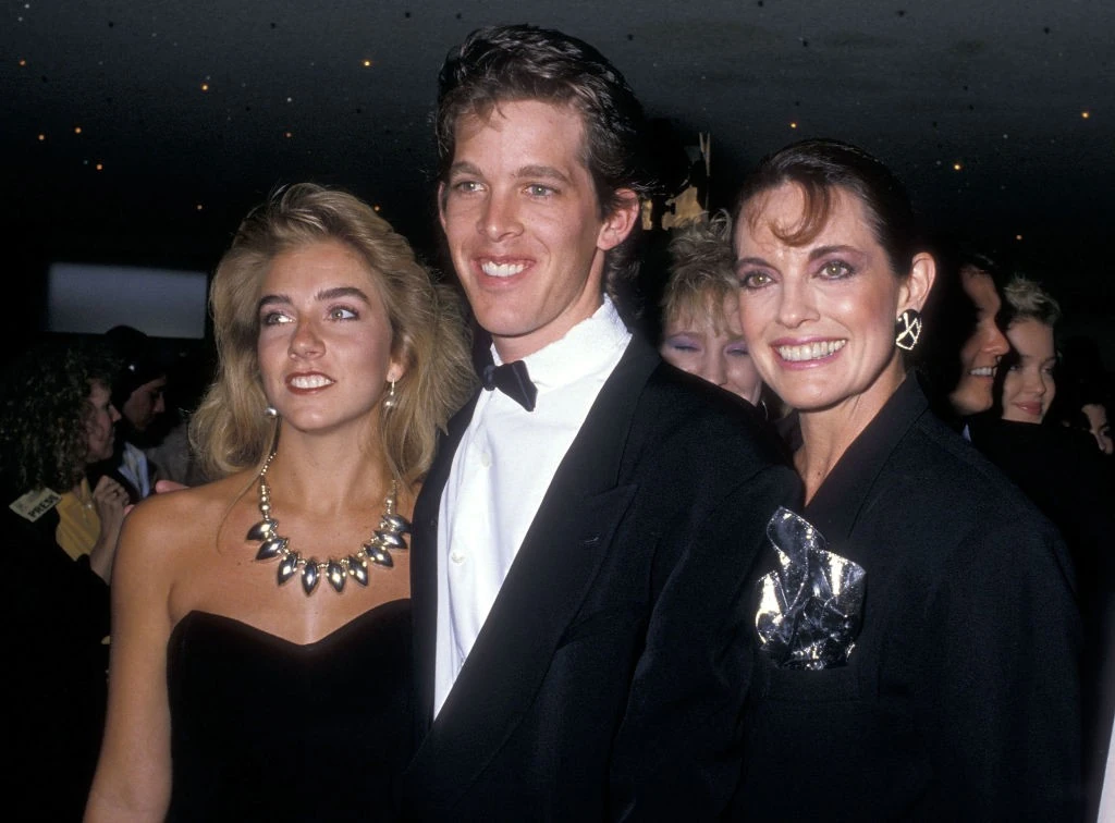 Linda Gray a fiával, Jeff-fel és annak párjával 1988-ban egy díjátadón