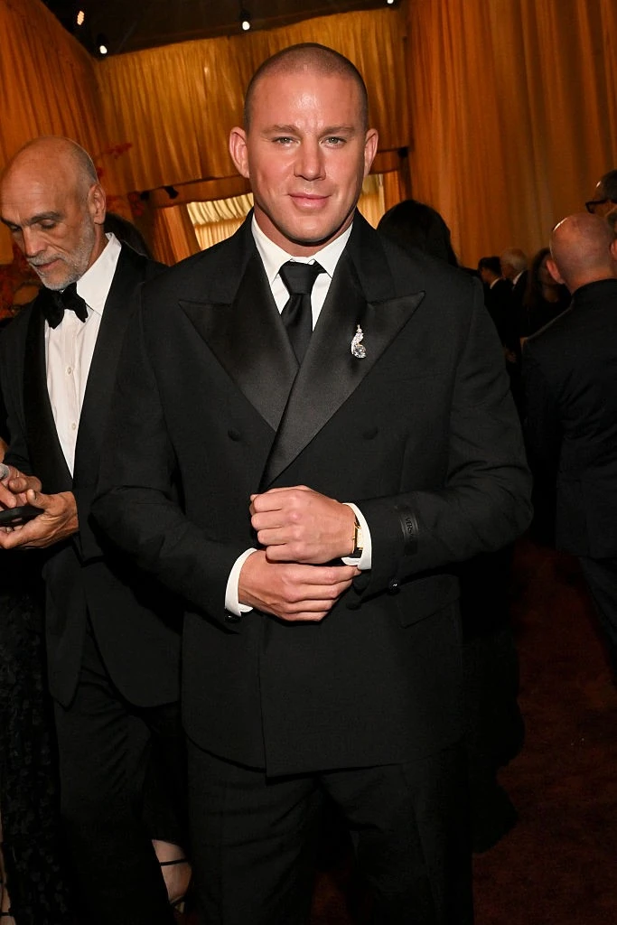 Channing Tatum állítólag a Jessie J-vel való szakítása után regisztrált. Bennfentes források szerint még a humorát is bevetette a profilján: utalt korábbi sztriptíztáncos múltjára, ami alighanem sok érdeklődőt vonzott.