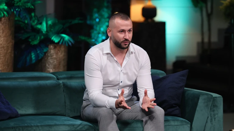 Ezért viselkedett ilyen furcsán? Egész végig barátnője lehetett Házasság első látásra Rolijának