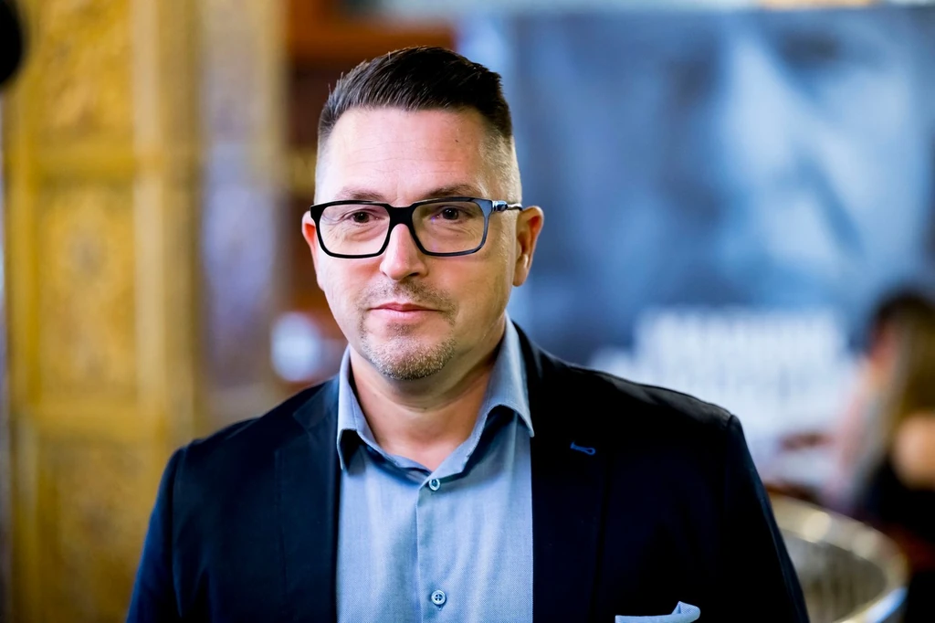 Kovács Ákos attól tartott elveszíti a hangját