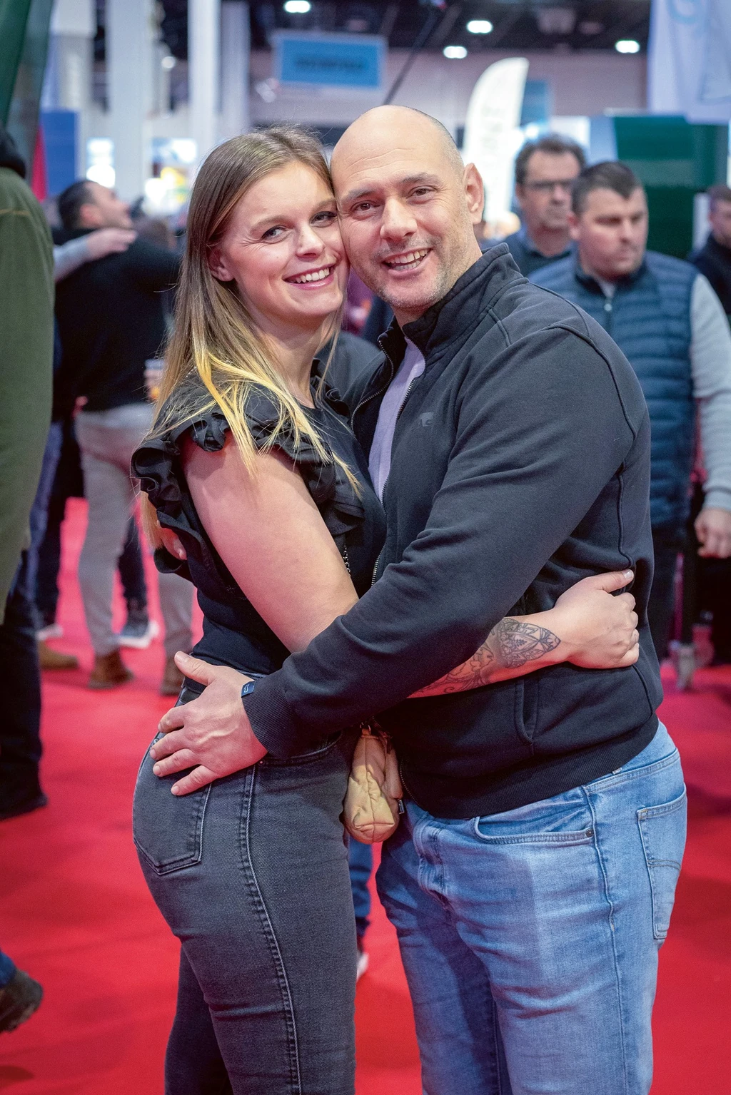 Roland gazda párja, Niki is kiveszi a részét a napi feladatokból