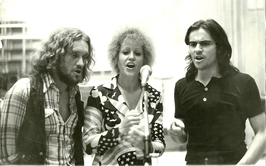 Az SZPSZ eredeti előadói, Cserháti Zsuzsa és Charlie (balra) Novai Gáborral (Fotó: Korponai Tamás/fotocentral.hu)