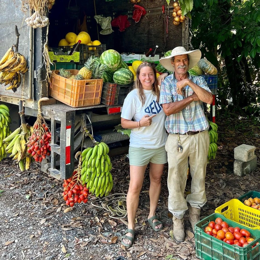 Costa Ricában egy helyi gazdával