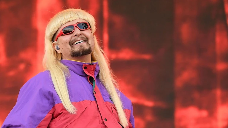 Ki volt Oliver Tree, a tragikus helikopterbalesetben 32 évesen meghalt énekes, aki most jött volna Budapestre?