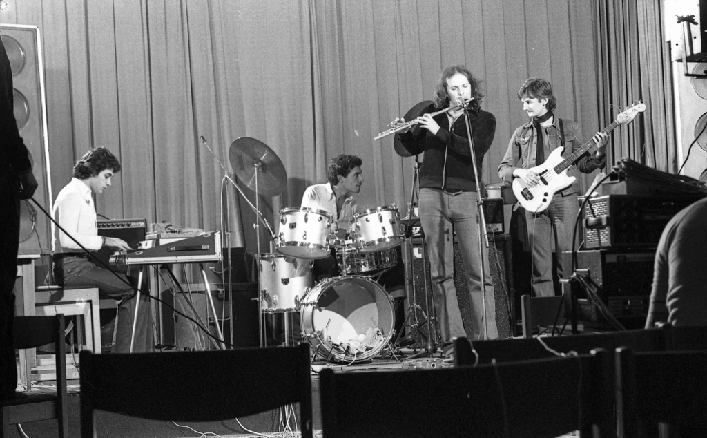 Lojzi 18 éves volt, amikor Török Ádám elhívta játszani a Mini együttesbe (Fotó: Fortepan/Urbán Tamás)