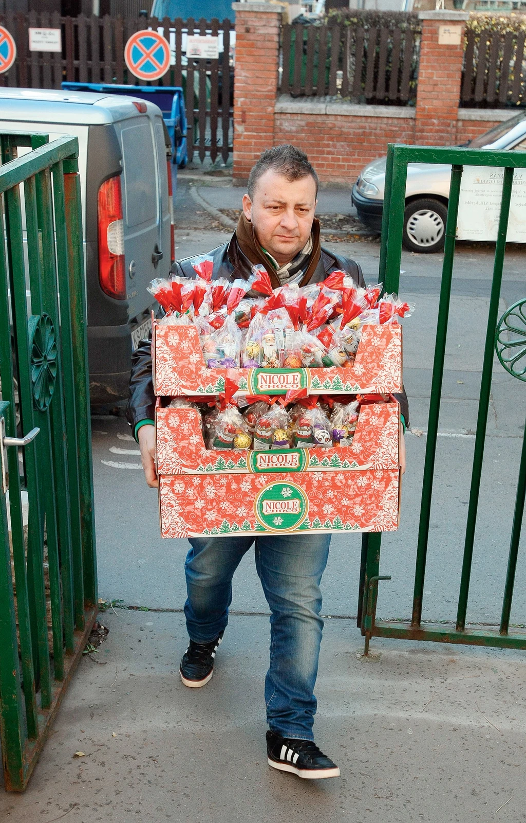 Béla bácsi haláláért adakozással vezekel (Fotó: Szabolcs László/fotocentral.hu)