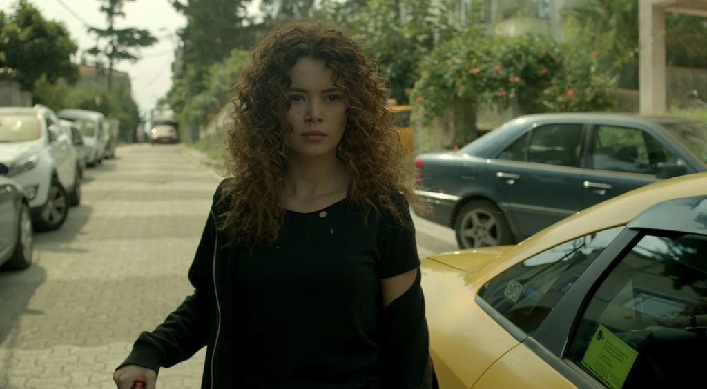 A sorozatban Seray Kaya a féltékeny féltestvér