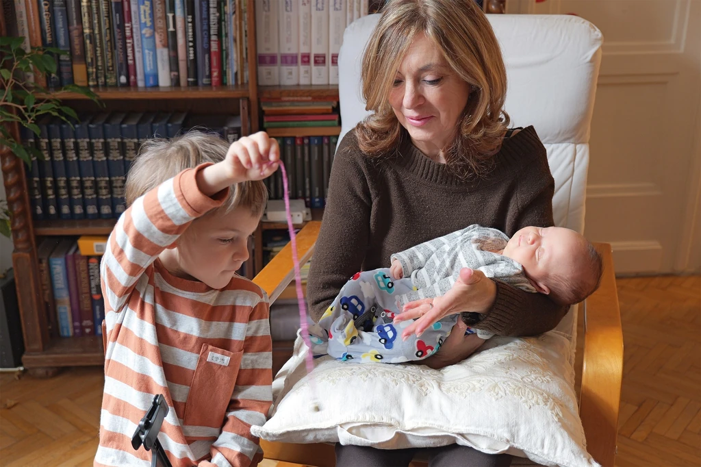 A színpadon is olyan nagymamát játszik, akinek koraszülött az unokája (Fotó: Archív)