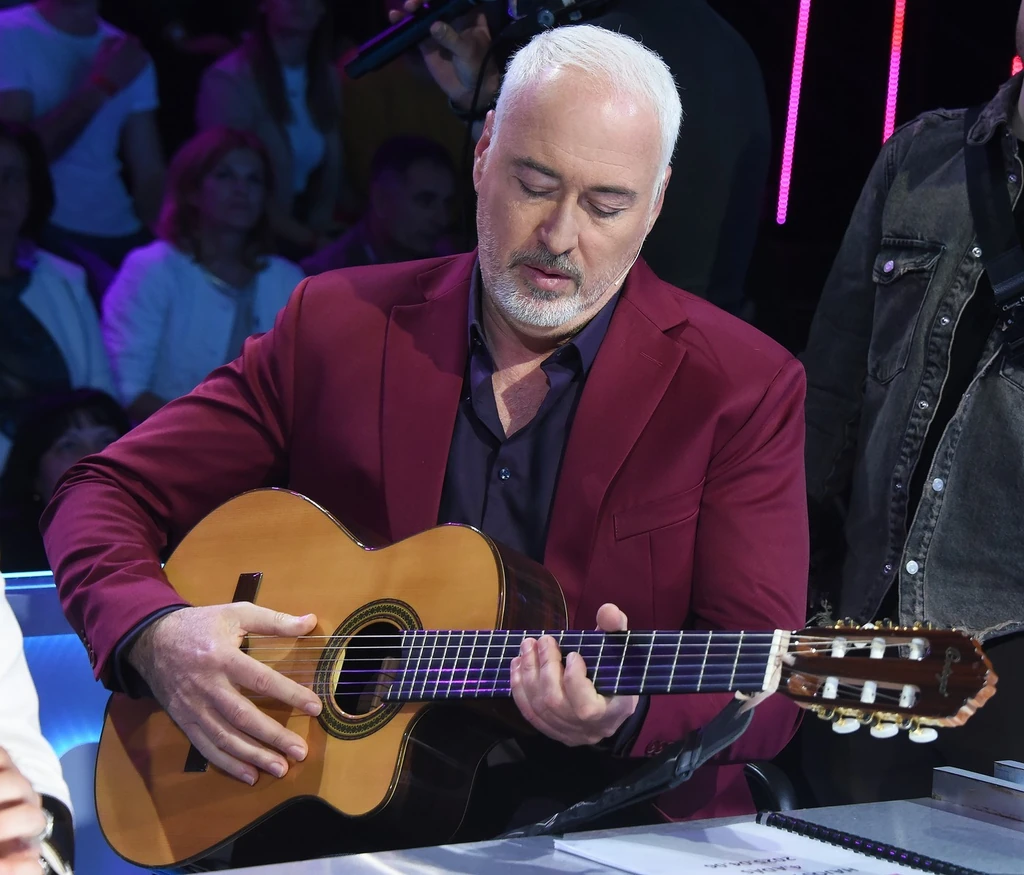 Hajós András gitárral kért bocsánatot