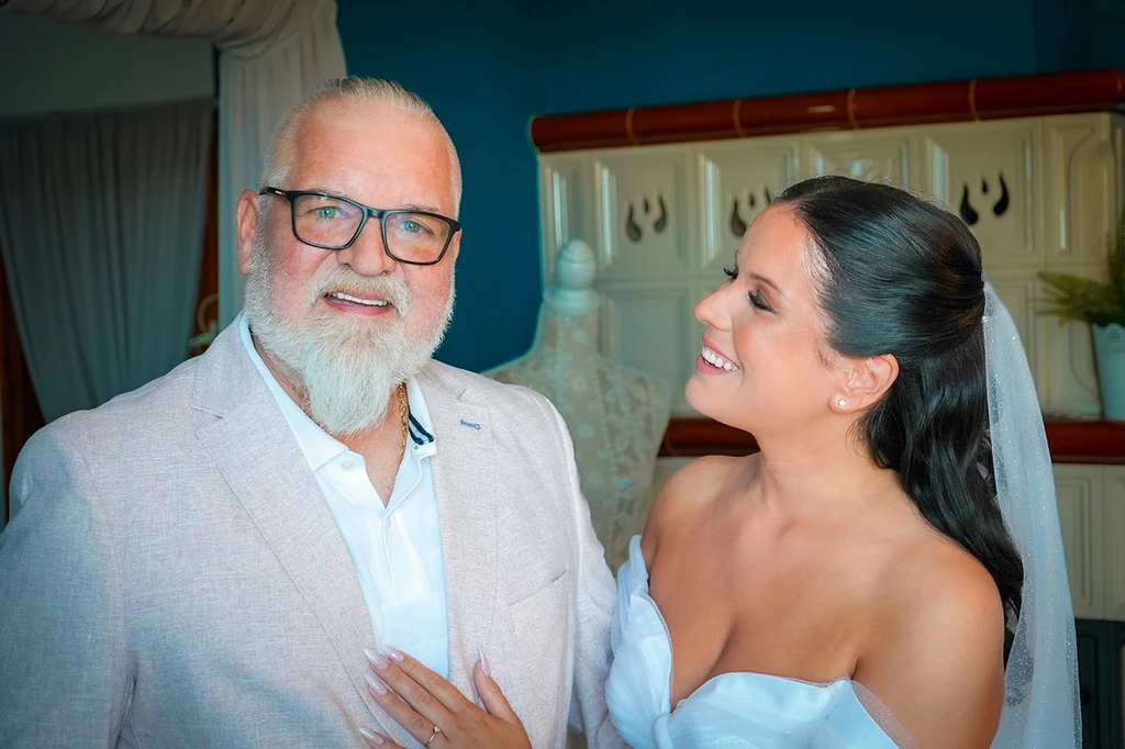 Természetesen Robby D kísérte az oltár elé lányát