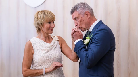 Xantus Barbara és Laklóth Aladár szűkkörű szertartáson mondta ki a boldogító igent